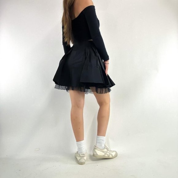 Gorgeous avant-garde multi-pleat black nylon skirt with tulle underlayer for ext - Picture 2 of 8